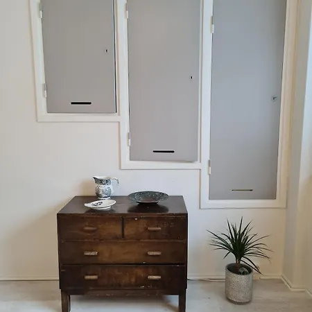 Апартаменты Aalto Terrace House In Paeivoelae, Sunila, Cozy And Bright Two-room Aino