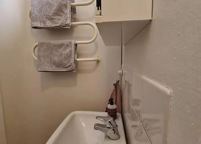 Aalto Terrace House In Paeivoelae, Sunila, Cozy And Bright Two-room Aino *